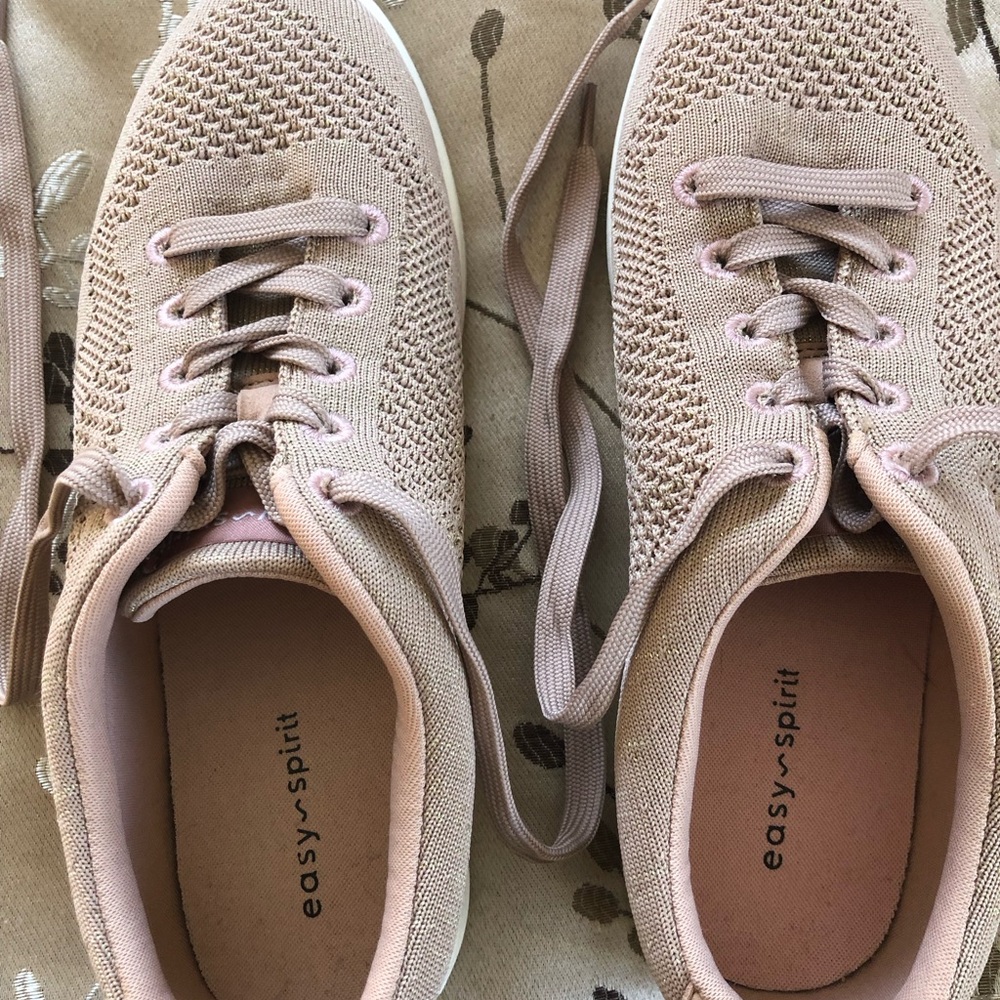 Women’s Easy Spirit Size 7W tennis shoes